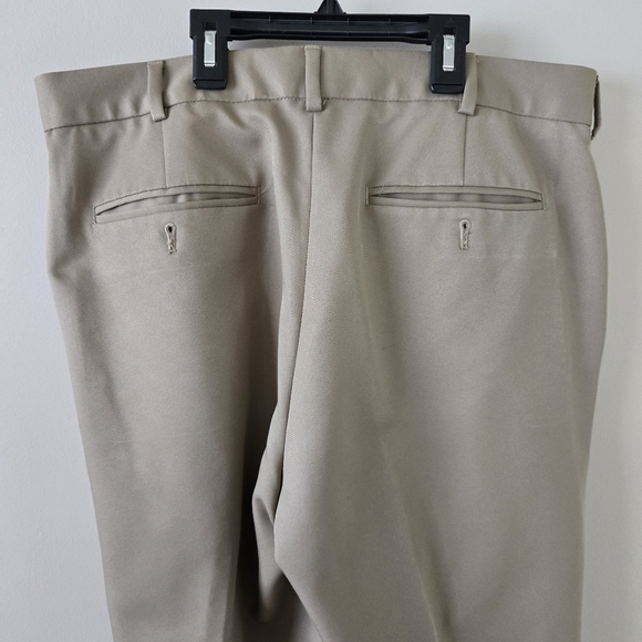 Men's 34/32 Khaki Van Heusen Dress Pants EUC - Picture 13 of 15